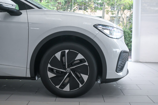 2025 Volkswagen ID. 5 E2 Pro SUV image 25
