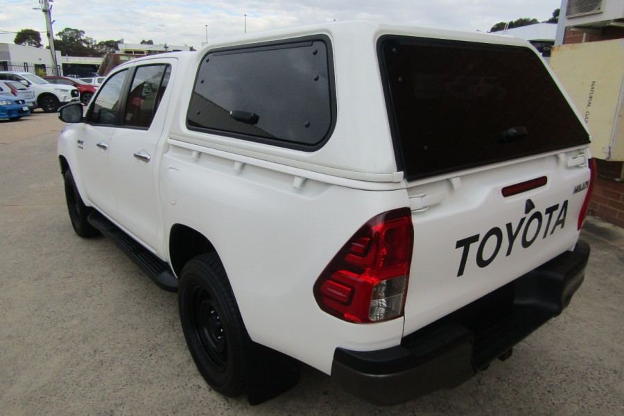 2017 Toyota HiLux  SR 4x4 Double-Cab Pick-Up Ute Image 10