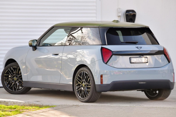 2026 MINI Cooper J01 SE Paul Smith Edition Hatch image 2