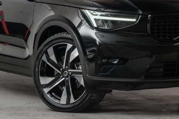 2023 Volvo XC40 XZ Ultimate B5 Dark SUV image 6