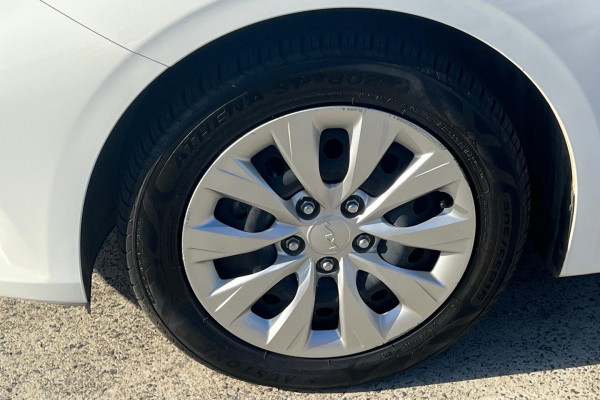 2023 MY24 Kia Cerato BD S Hatch Image 8