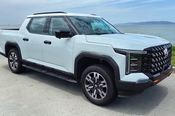 2025 LDV Terron 9 EKK1C Evolve Ute Image 1