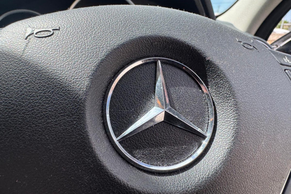 2012 Mercedes-Benz C-Class W204 C250 BlueEFFICIENCY Elegance Sedan Image 21