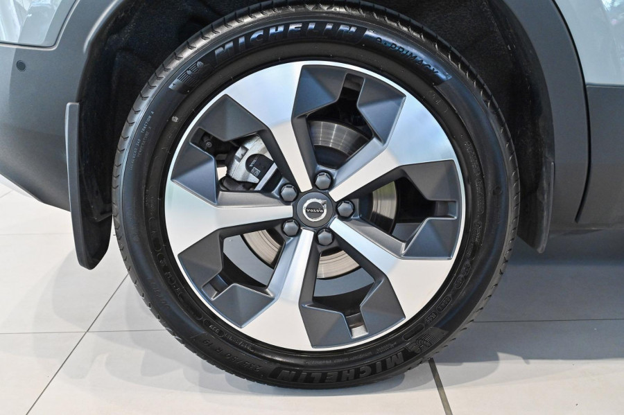2025 MY26 Volvo XC40 XZ Ultra B4 Bright SUV Image 21