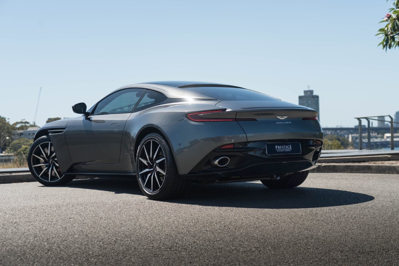 2018 Aston Martin DB11 Coupe Image 2