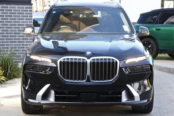2026 BMW X7 G07 LCI xDrive40i M Sport SUV image 4