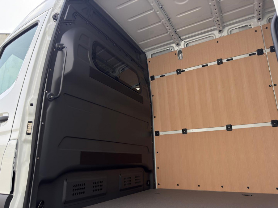 2026 Mercedes-Benz Sprinter VS30 417CDI LWB Van Image 27