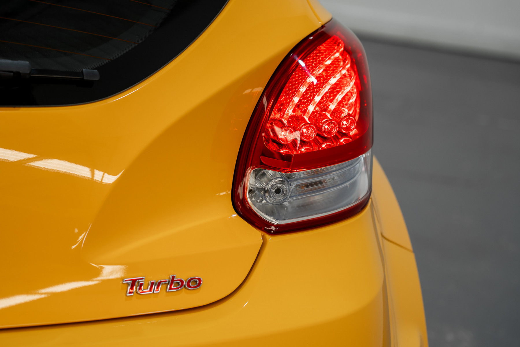 2015 Hyundai Veloster Sr Turbo Coupe Image 10