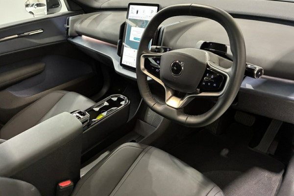 2024 Volvo EX30  Twin Motor Performance Ultra SUV Image 11