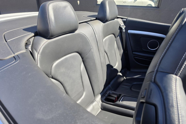 2010 Audi S5 8T  Convertible Image 2