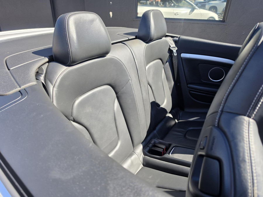 2010 Audi S5 8T  Convertible Image 2