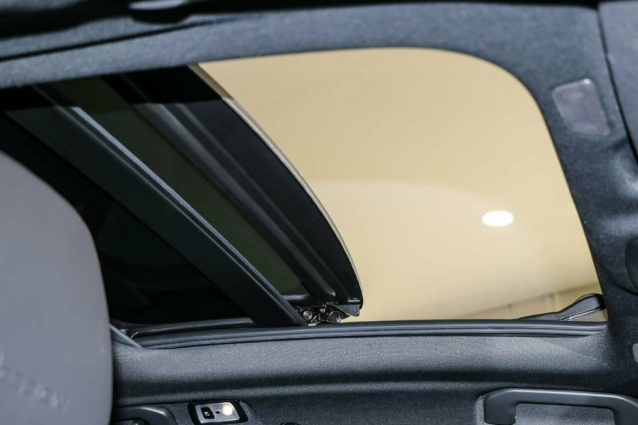 2019 MY20 Volvo S60 Z Series T5 R-Design Sedan Image 19