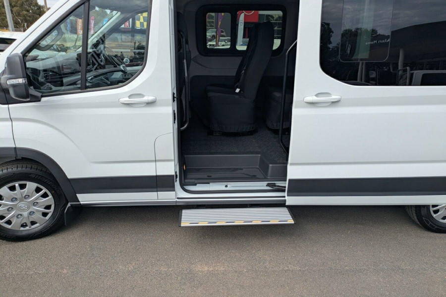 2025 MY24 LDV Deliver 9  12-Seat Bus Image 11