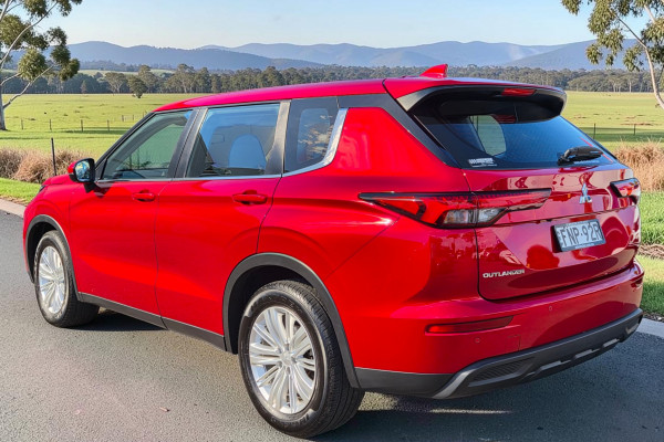 2022 MY22.5 Mitsubishi Outlander ZM ES SUV Image 5