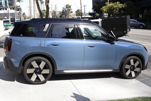 2026 MY25 MINI Countryman U25 S Favoured SUV image 5