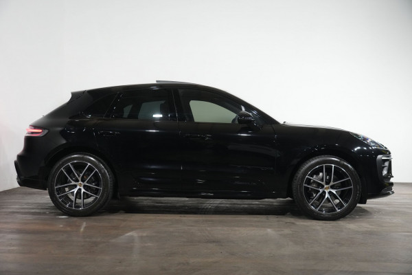 2024 Porsche Macan T SUV Image 4