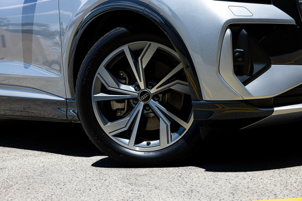 2025 Audi Q4 e-tron F4 45 SUV image 2