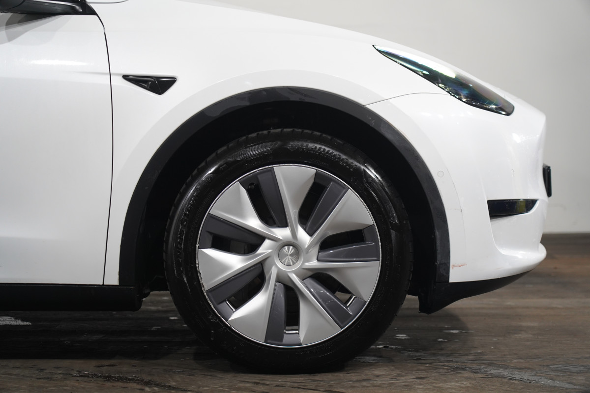2024 Tesla Model Y Y Rear-Wheel Drive SUV Image 5