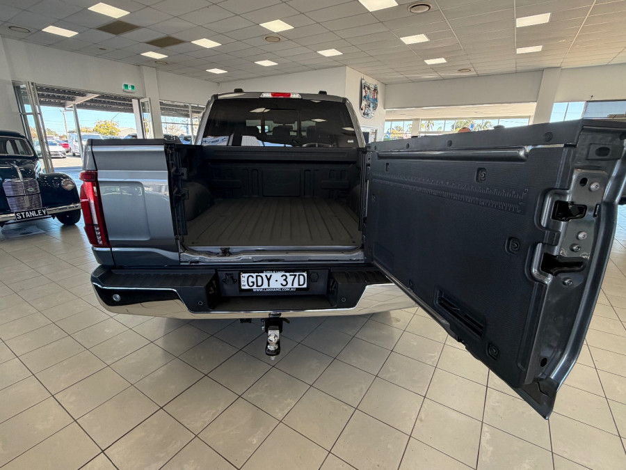 2024 Ford F-150  Lariat Dual Cab Image 13