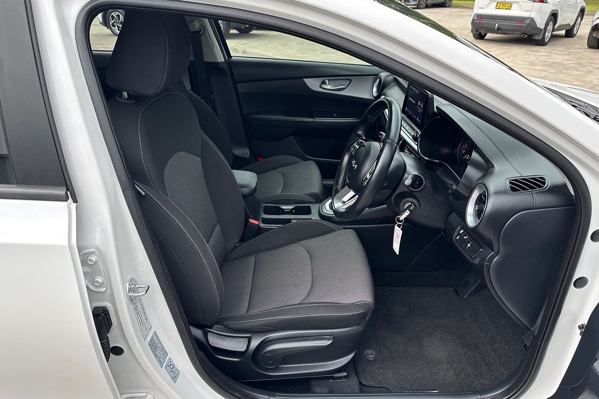 2024 Kia Cerato BD S with Safety Pack Hatch Image 9