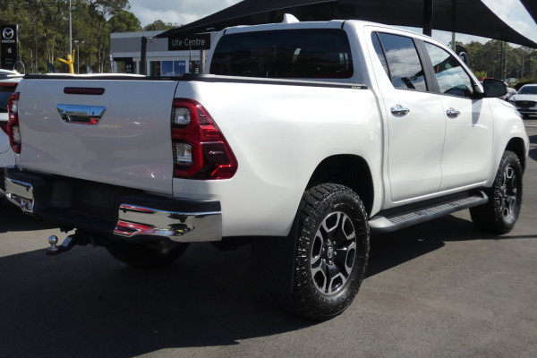 2021 Toyota HiLux GUN126R SR5 + PREMIUM INTERIOR 4X4 Ute Image 6