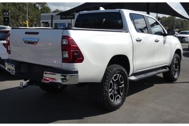 2021 Toyota HiLux GUN126R SR5 + PREMIUM INTERIOR 4X4 Ute Image 6