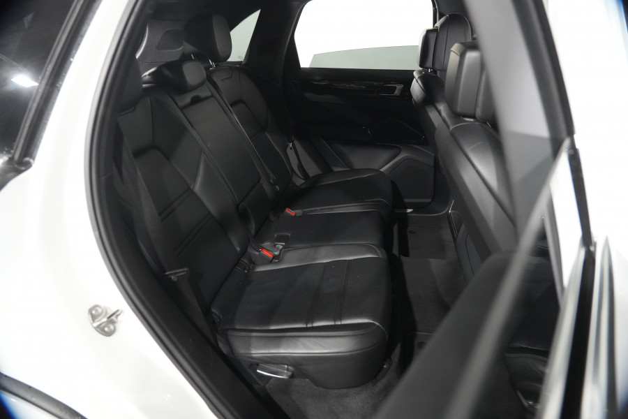 2020 Porsche Cayenne SUV Image 26