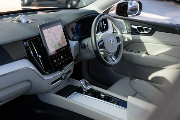 2026 Volvo XC60 UZ Ultra B5 Dark SUV Image 3