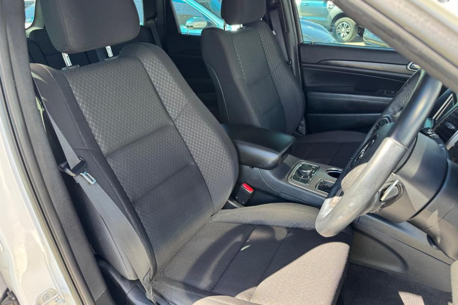 2018 Jeep Grand Cherokee WK Laredo SUV Image 12