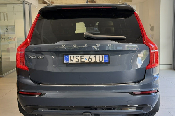 2022 Volvo XC90 L Series Recharge Plug-In Hybrid SUV Image 8