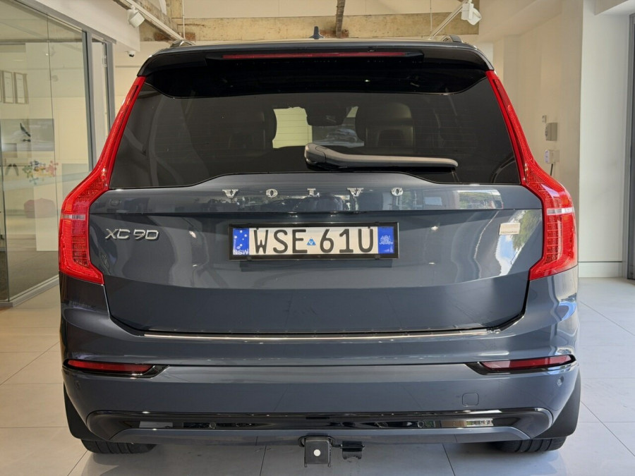 2022 Volvo XC90 L Series Recharge Plug-In Hybrid SUV Image 8