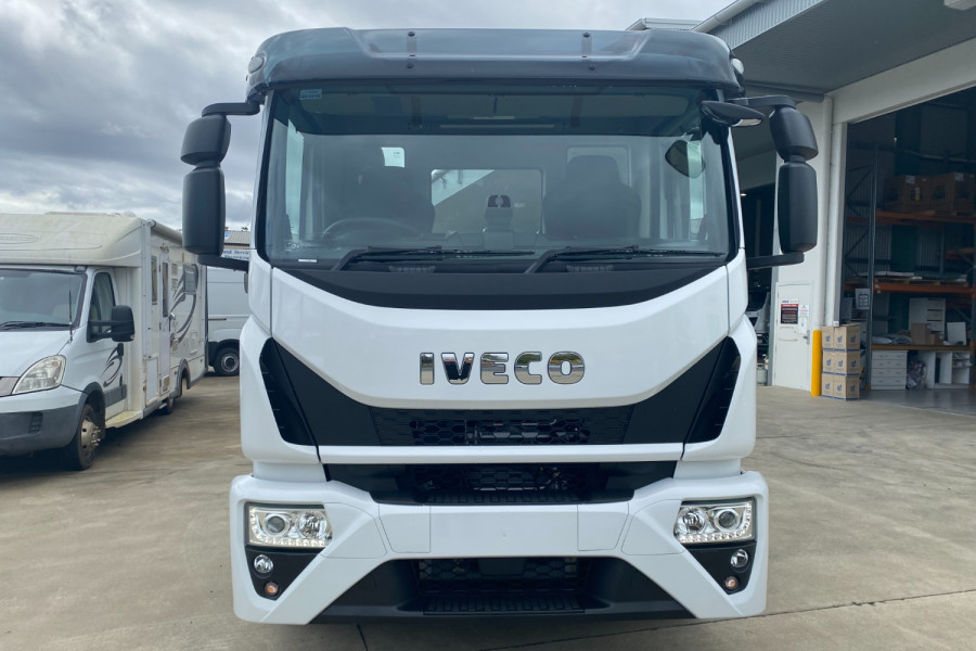2022 Iveco Eurocargo Cab chassis Image 1