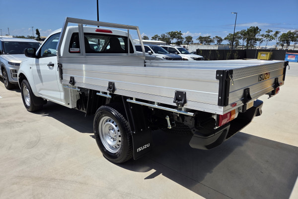 2026 Isuzu D-MAX RG SX High Ride Cab Chassis Image 5