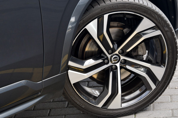 2021 Volvo XC90 L Series T6 R-Design SUV image 25
