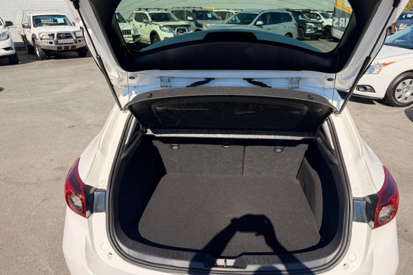 2015 Mazda 3 BM5438 SP25 Hatch Image 12