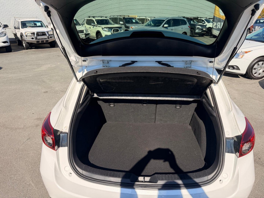 2015 Mazda 3 BM5438 SP25 Hatch Image 12
