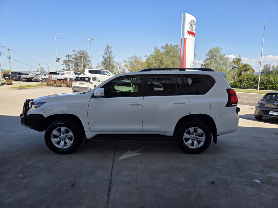 2017 Toyota LandCruiser Prado GDJ150R GXL SUV Image 7