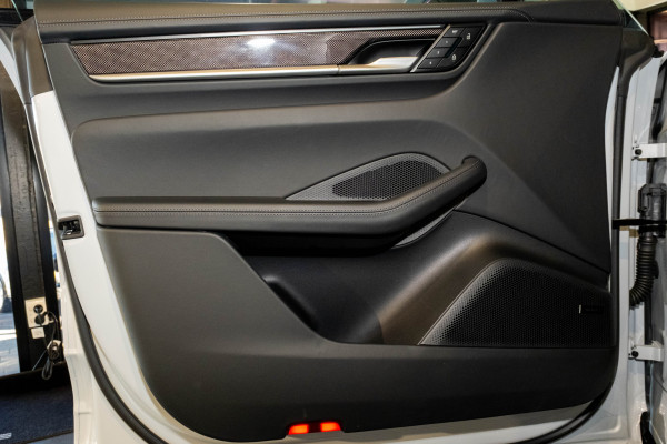 2025 Porsche Macan SUV