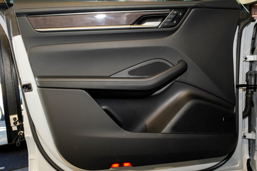 2025 Porsche Macan SUV