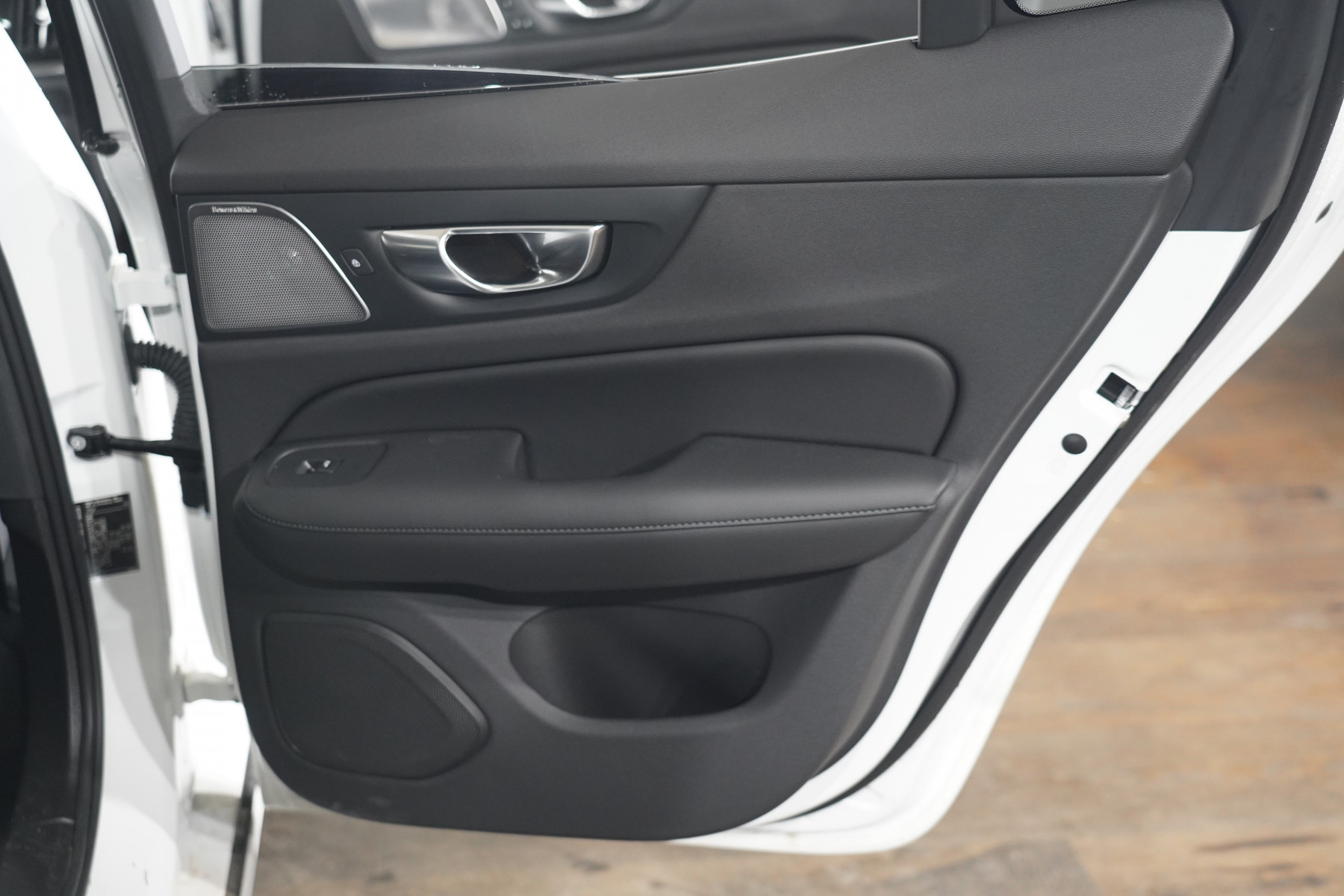 2023 Volvo S60 Ultimate B5 Bright Mhev Sedan Image 32