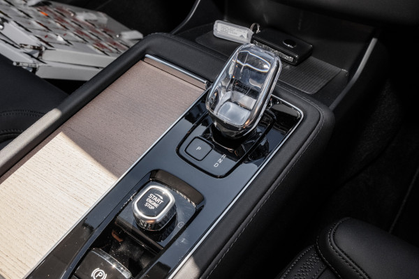 2026 Volvo XC90 L Series Plus T8 Plug-in Hybrid Dark SUV image 18