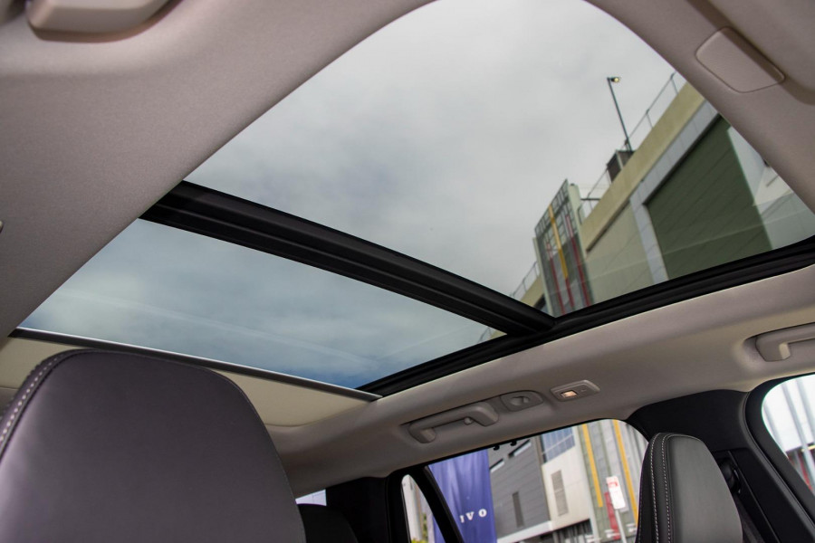 2024 MY25 Volvo XC90 L Series Ultra T8 Plug-In Hybrid SUV Image 14