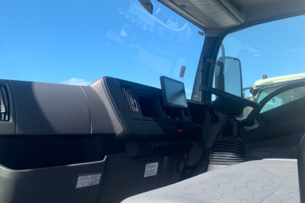 2026 Isuzu  NPS 75-175 MT D34 Cab Chassis Image 11