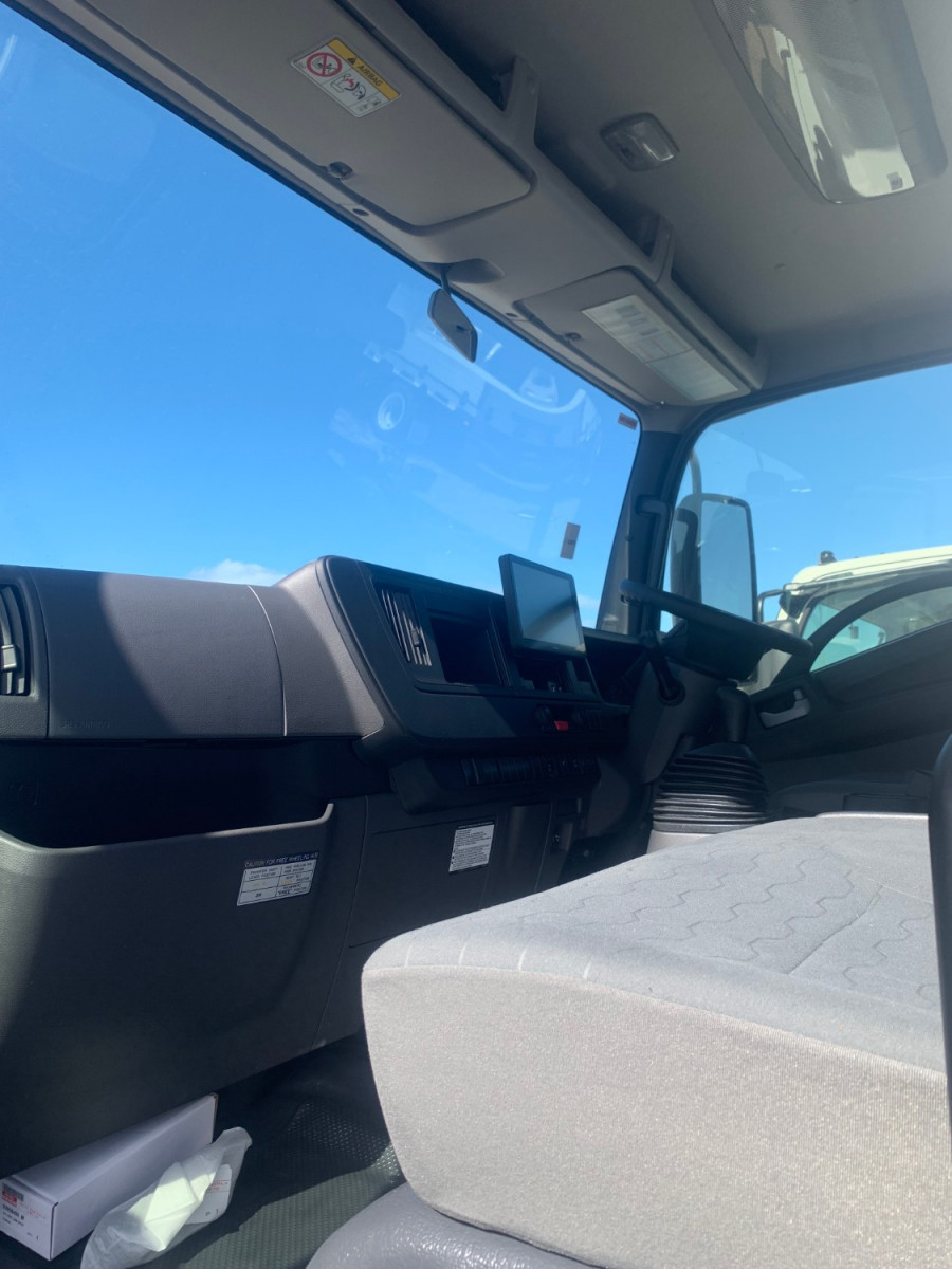 2026 Isuzu  NPS 75-175 MT D34 Cab Chassis Image 11