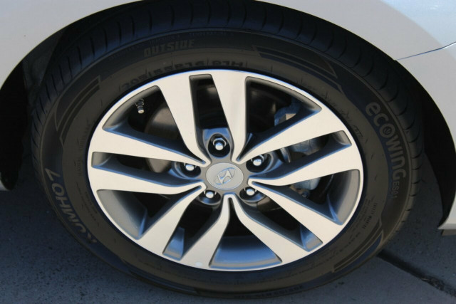 2019 Hyundai i30 PD2 MY19 Active Hatchback Mobile Image 14