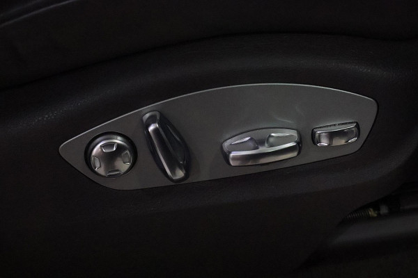 2020 Porsche Macan 95B GTS SUV image 13