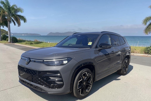 2026 Volkswagen Tayron R4 195TSI R-Line SUV Image 3