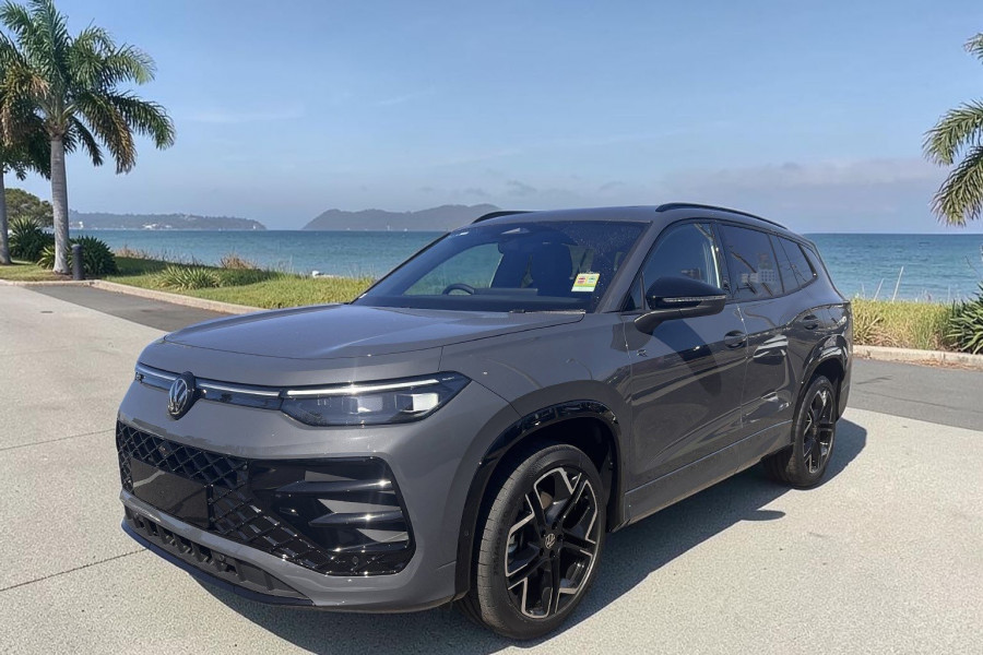 2026 Volkswagen Tayron R4 195TSI R-Line SUV Image 3
