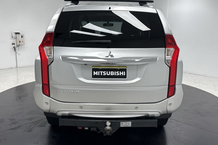 2016 Mitsubishi Pajero Sport QE GLX SUV Image 9