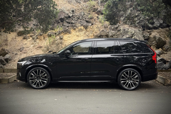 2026 Volvo XC90 L Series Ultra T8 Plug-in Hybrid Dark SUV Image 5